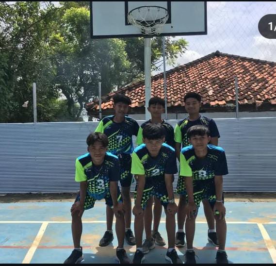 Latihan Rutin Ekstrakurikuler Voli